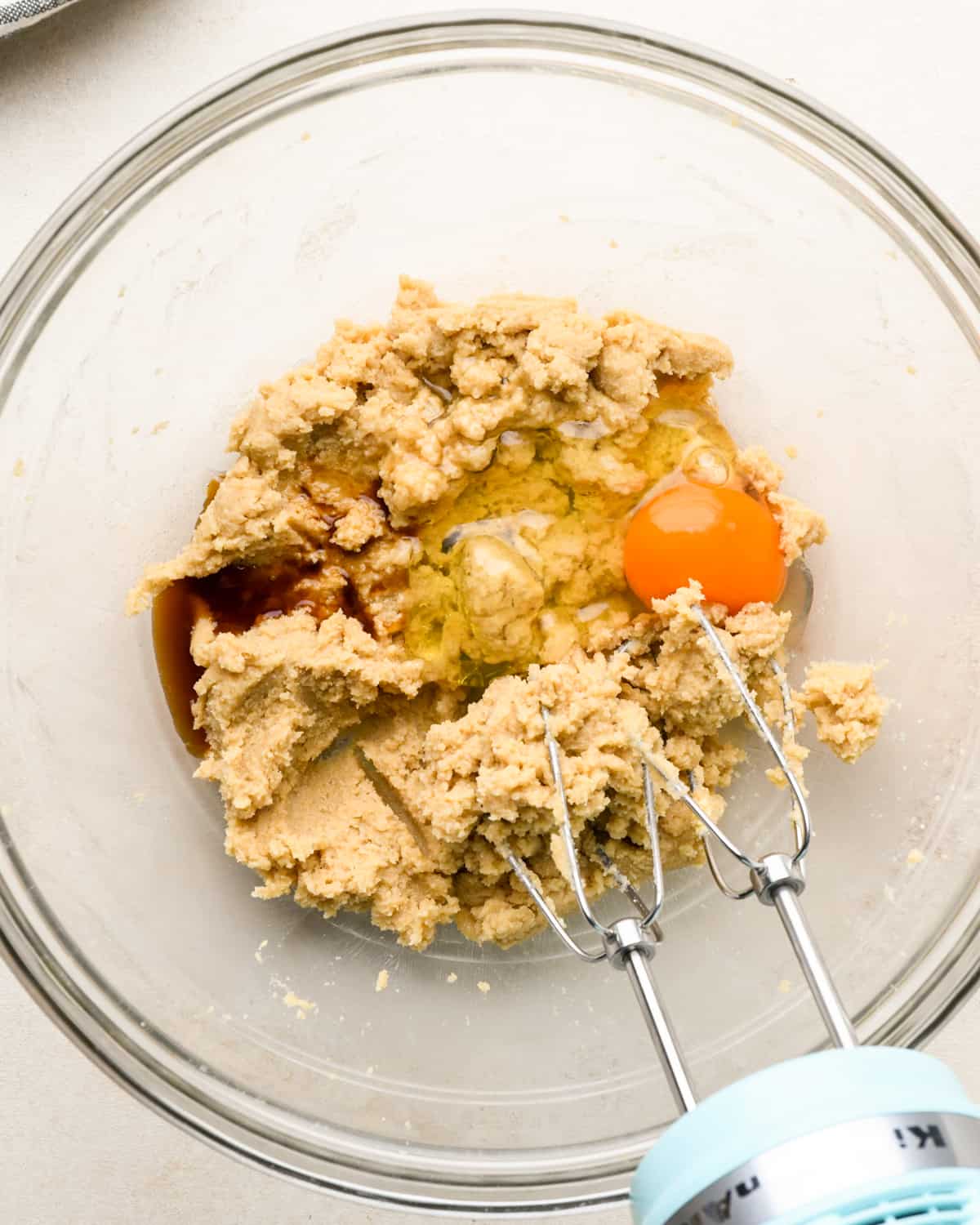 how to make chocolate cookie bars - adding egg and vanilla before mixing