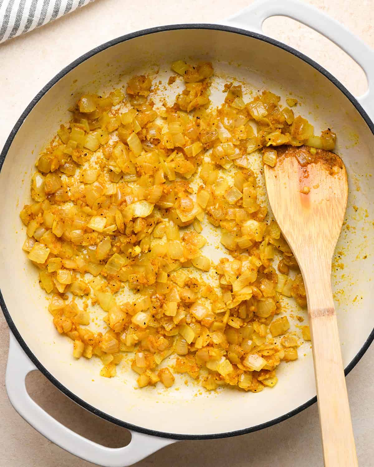 How to Make Chicken Curry - onions mixed with dry ingredients