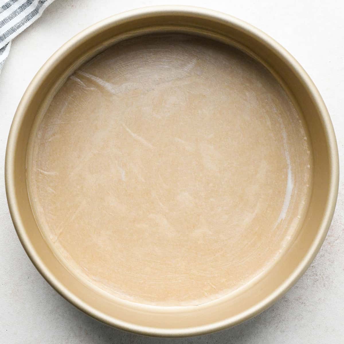 a round cake pan lined and greased